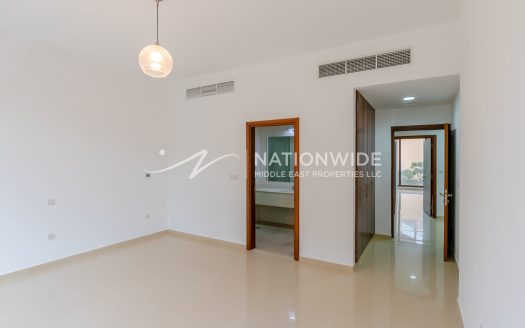 Villa in Jumeirah Islands, Dubai, UAE 4 bedrooms, 216.6m2