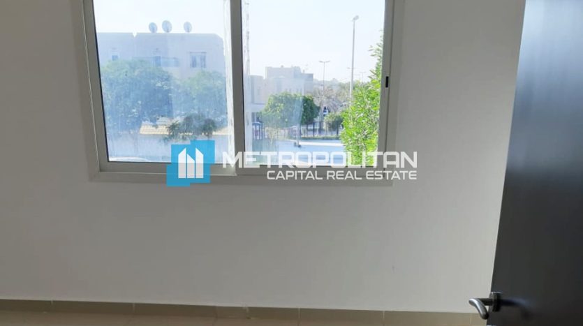 Villa in Al Reef, Abu Dhabi, UAE 3 bedrooms, 174.1m2