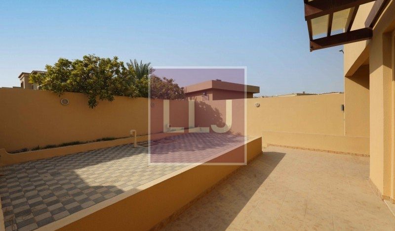 Villa in Abu Dhabi, UAE 5 bedrooms, 594.6m2