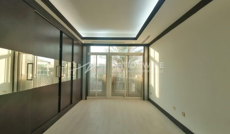 Villa in Al Mushrif, Abu Dhabi, UAE 5 bedrooms, 221.1m2