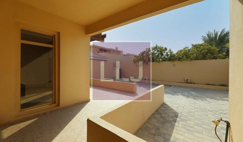 Villa in Abu Dhabi, UAE 5 bedrooms, 594.6m2