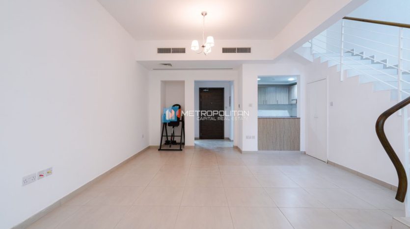 Townhouse in Al Ghadeer, Abu Dhabi, UAE 2 bedrooms, 120.9m2