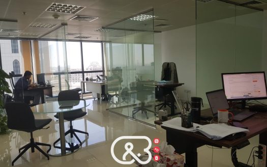 Office in Jumeirah Lake Towers, Dubai, UAE 92.2m2