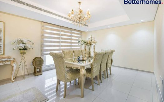 Villa in Muwaileh, Sharjah, UAE 5 bedrooms, 348.57m2