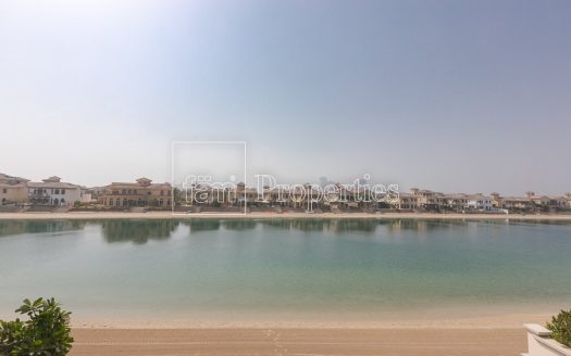 Villa in Palm Jumeirah, Dubai, UAE 4 bedrooms, 621.5m2