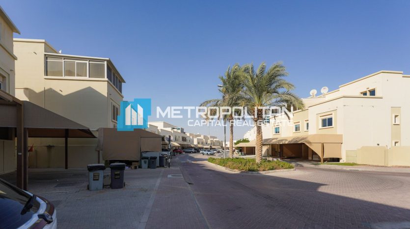 Villa in Al Reef, Abu Dhabi, UAE 4 bedrooms, 265.5m2