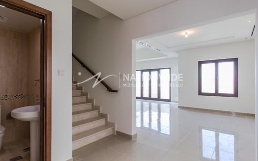 Villa in Abu Dhabi, UAE 4 bedrooms, 364.1m2