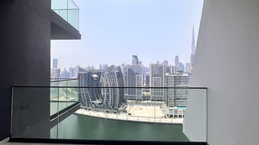 Apartment in BINGHATTI CANAL in Dubai, UAE 1 room, 497m2