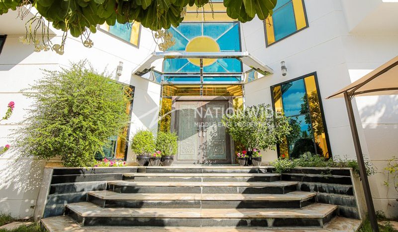 Villa in Abu Dhabi, UAE 14 bedrooms, 2087.1m2