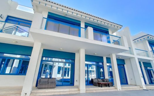 Villa in Palm Jumeirah, Dubai, UAE 6 rooms, 333m2