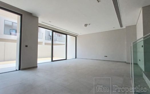 Villa in Dubai, UAE 4 bedrooms, 385.8m2