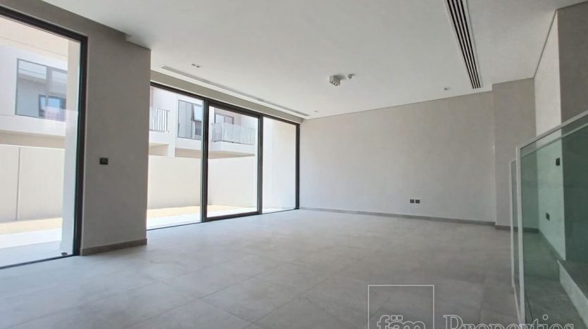 Villa in Dubai, UAE 4 bedrooms, 385.8m2