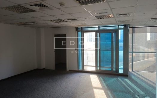 Office in Jumeirah Lake Towers, Dubai, UAE 86.8m2