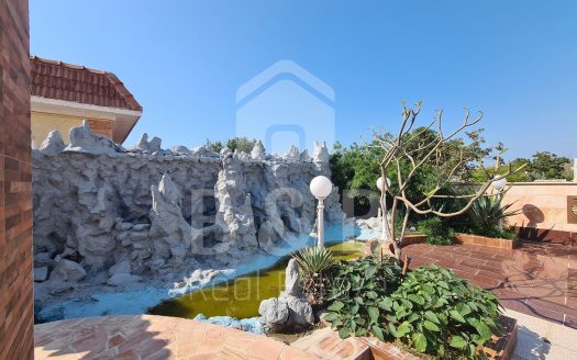 Villa in Khuzam, Ras Al Khaimah, UAE 5 bedrooms, 450.6m2