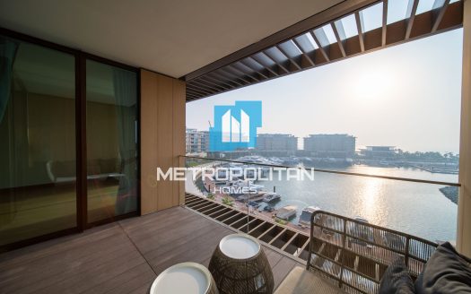 Apartment in Jumeirah, Dubai, UAE 2 bedrooms, 194m2