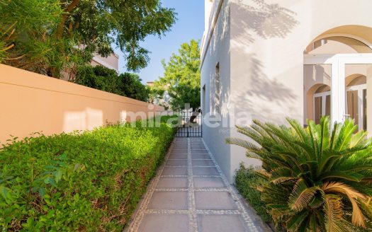 Villa in Jumeirah Golf Estates, Dubai, UAE 5 bedrooms, 759.4m2