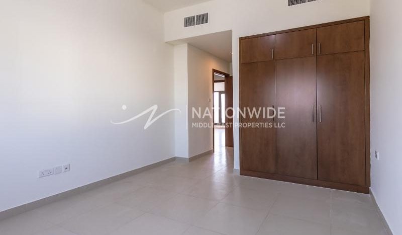 Villa in Abu Dhabi, UAE 4 bedrooms, 364.1m2