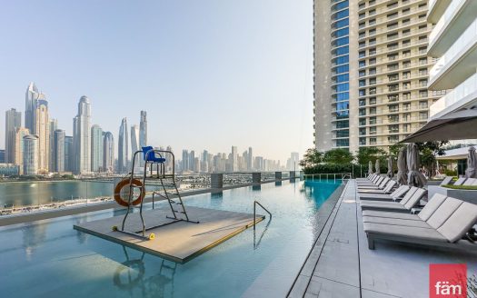 Apartment in Dubai Harbour, Dubai, UAE 1 bedroom, 67.9m2