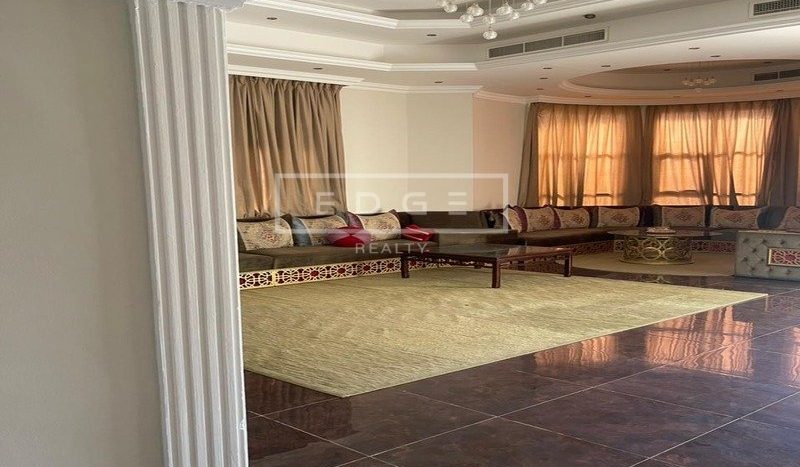 Villa in Dubai, UAE 6 bedrooms, 1133.9m2