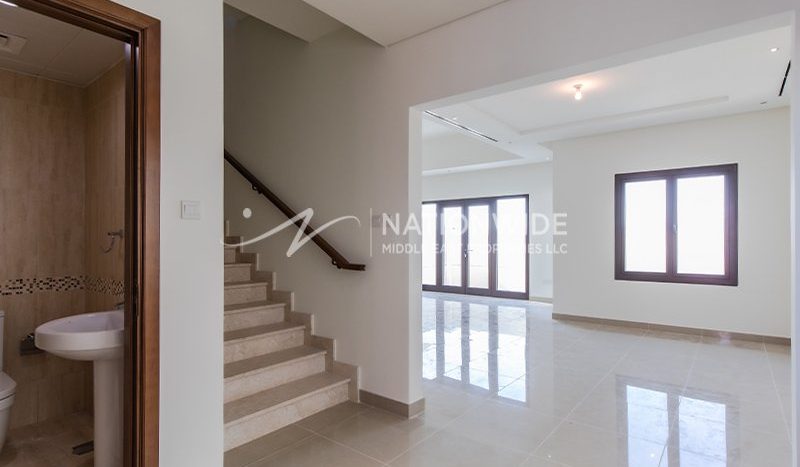 Villa in Abu Dhabi, UAE 3 bedrooms, 199.9m2