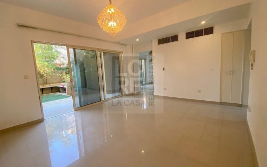 Townhouse in Al Raha Gardens, Abu Dhabi, UAE 4 bedrooms, 297.3m2