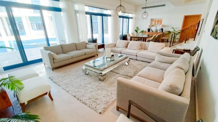 Villa in PALMA RESIDENCES in Palm Jumeirah, Dubai, UAE 4 bedrooms, 347m2