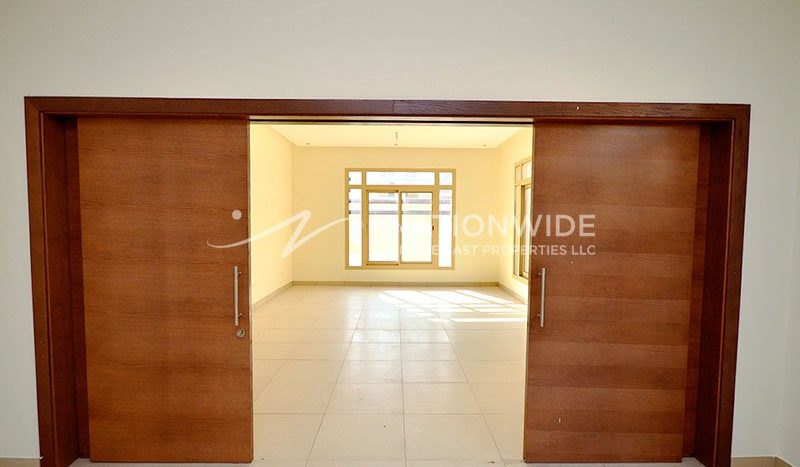 Villa in Al Raha Golf Gardens, Abu Dhabi, UAE 5 bedrooms, 501m2