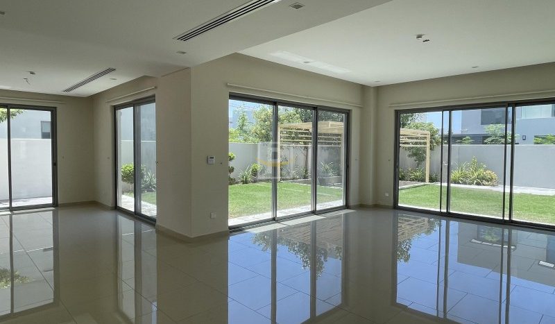 Villa in Muwaileh, Sharjah, UAE 4 bedrooms, 464.5m2