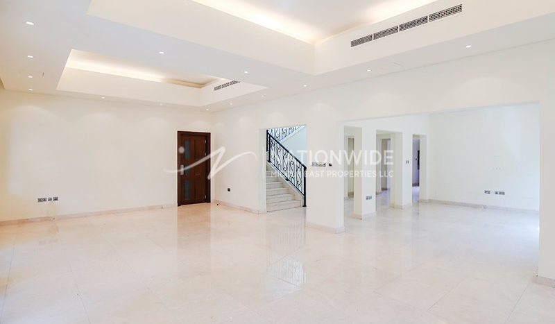 Villa in Abu Dhabi, UAE 5 bedrooms, 500m2