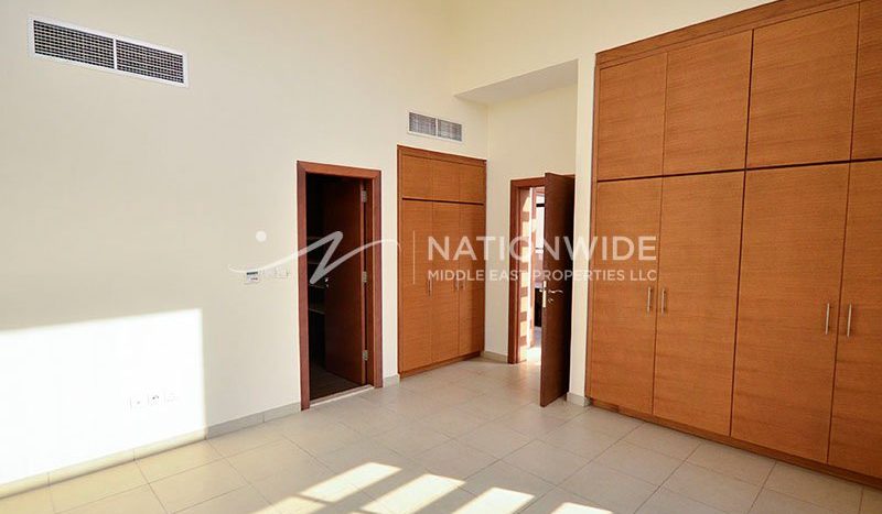 Villa in Al Raha Golf Gardens, Abu Dhabi, UAE 5 bedrooms, 501m2