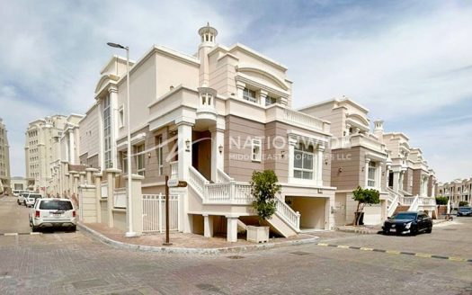 Villa in Abu Dhabi, UAE 5 bedrooms, 904m2