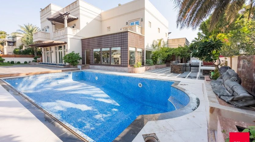 Villa in Dubai, UAE 5 bedrooms, 1452.2m2