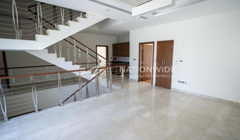 Villa in Abu Dhabi, UAE 6 bedrooms, 714.7m2