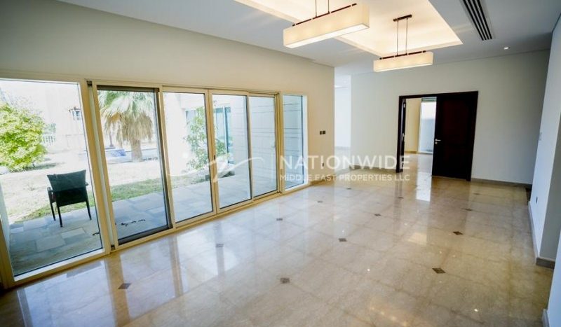 Villa in Abu Dhabi, UAE 6 bedrooms, 714.7m2