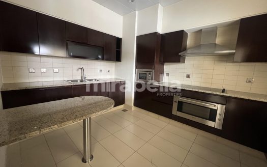 Apartment in Palm Jumeirah, Dubai, UAE 3 bedrooms, 209.8m2