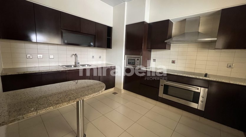 Apartment in Palm Jumeirah, Dubai, UAE 3 bedrooms, 209.8m2