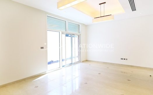 Villa in Abu Dhabi, UAE 5 bedrooms, 826m2