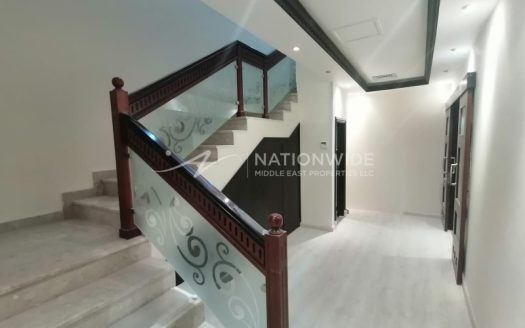 Villa in Al Mushrif, Abu Dhabi, UAE 5 bedrooms, 221.1m2