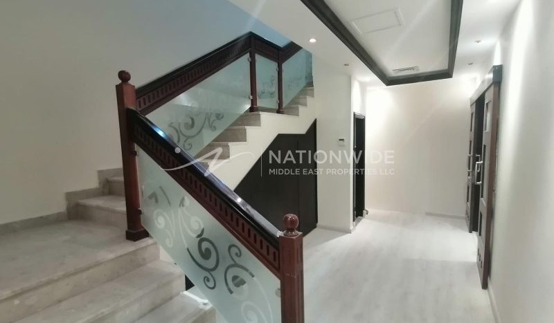 Villa in Al Mushrif, Abu Dhabi, UAE 5 bedrooms, 221.1m2