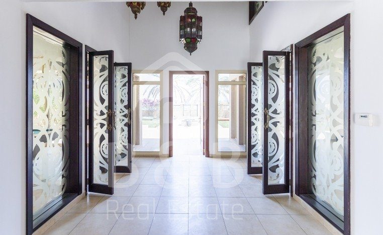 Villa in Al Hamra Village, Ras Al Khaimah, UAE 5 bedrooms, 1114.8m2