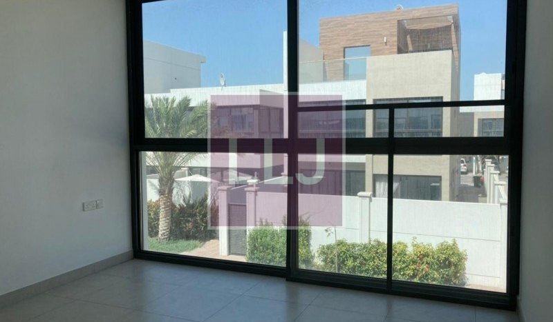 Villa in Abu Dhabi, UAE 5 bedrooms, 428.3m2