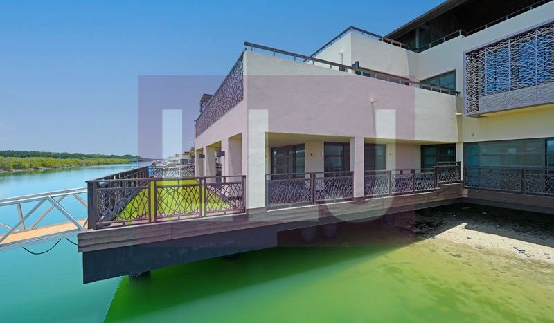 Villa on Al Gurm West, Abu-Dhabi, 4 bedrooms, 1143.6 m2